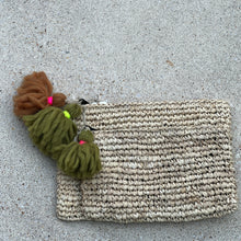 Load image into Gallery viewer, Raffia Clutch with zipper Medium, Natural