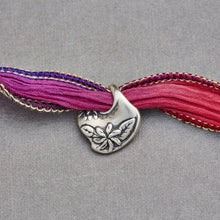 Load image into Gallery viewer, Catherine Michiels Charm Bracelet 'Le Tiaré'