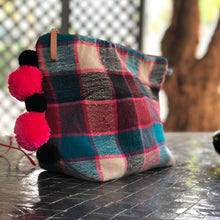 Load image into Gallery viewer, Clutch