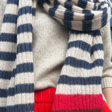 Load image into Gallery viewer, Striped scarf
