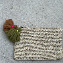Load image into Gallery viewer, Raffia Clutch with zipper Medium, Natural
