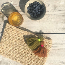 Load image into Gallery viewer, Raffia Clutch with zipper Medium
